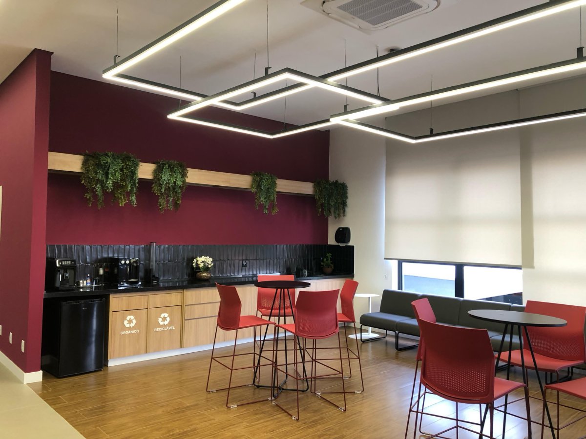 Cozinha planejada XMad com bistrô integrado, projeto residencial em Bauru